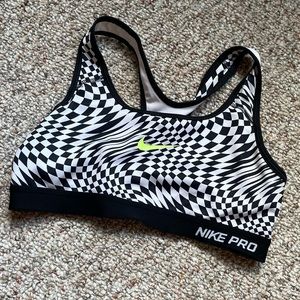 Nike dri-fit checkered sports bra size medium